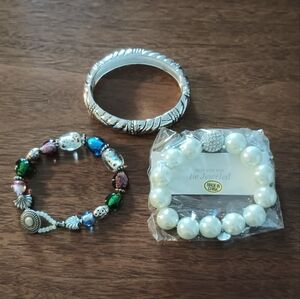 Silver and Pearl Bracelet Set
